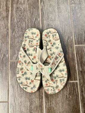 Size 11 Sanuk sandals!..